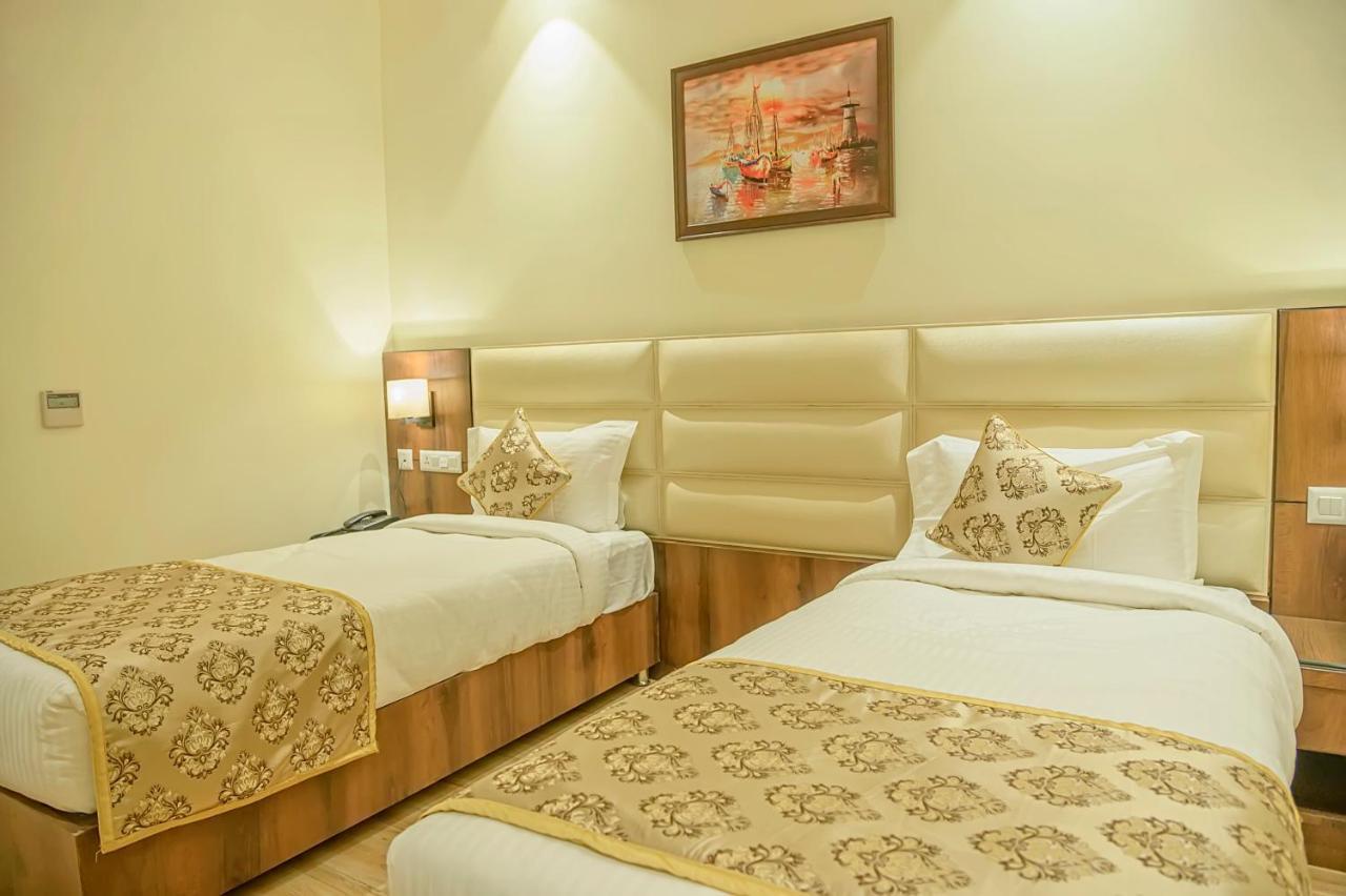 Hotel Hira Inn-10Mins From Railway Station & Bus Station Prayagraj Exterior photo